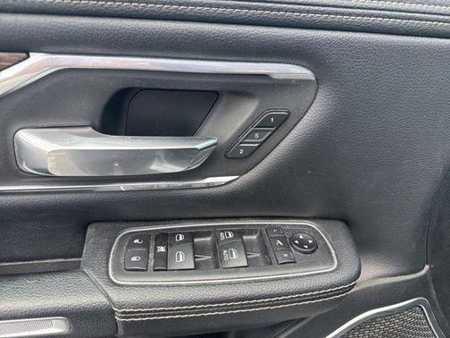 Bright White Clearcoat 2020 RAM 1500 Laramie