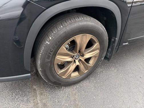 Cement 2023 Toyota Highlander Hybrid XLE