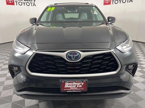 Cement 2023 Toyota Highlander Hybrid XLE
