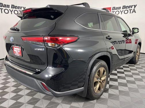 Cement 2023 Toyota Highlander Hybrid XLE