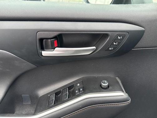 Cement 2023 Toyota Highlander Hybrid XLE