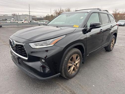 Cement 2023 Toyota Highlander Hybrid XLE