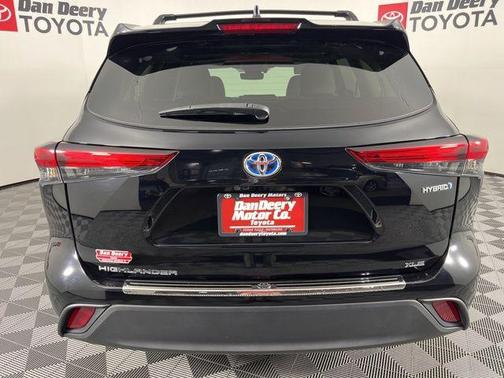 Cement 2023 Toyota Highlander Hybrid XLE