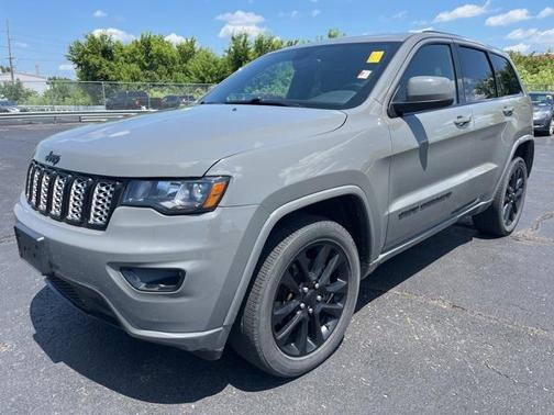 2022 Jeep Grand Cherokee Laredo