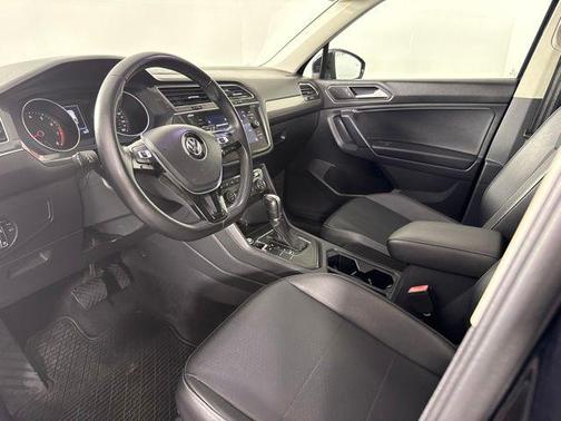 Deep Black 2019 Volkswagen Tiguan 2.0T SE