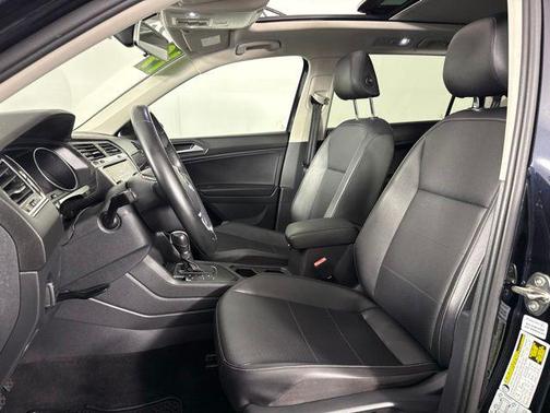 Deep Black 2019 Volkswagen Tiguan 2.0T SE