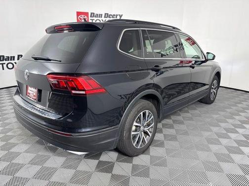 Deep Black 2019 Volkswagen Tiguan 2.0T SE