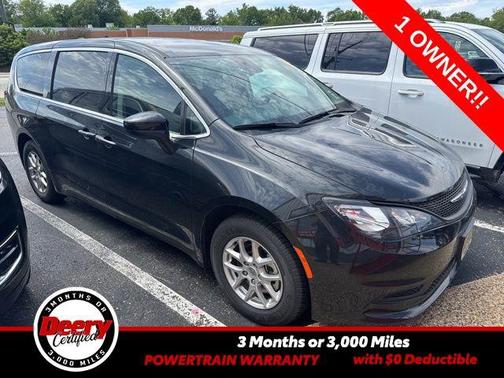 Brilliant Black Crystal Pearlcoat 2023 Chrysler Voyager LX