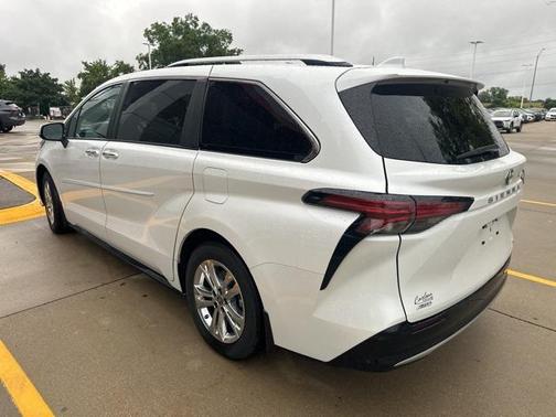 2024 Toyota Sienna Platinum 7 Passenger