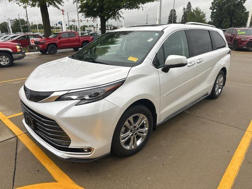 2024 Toyota Sienna Platinum 7 Passenger