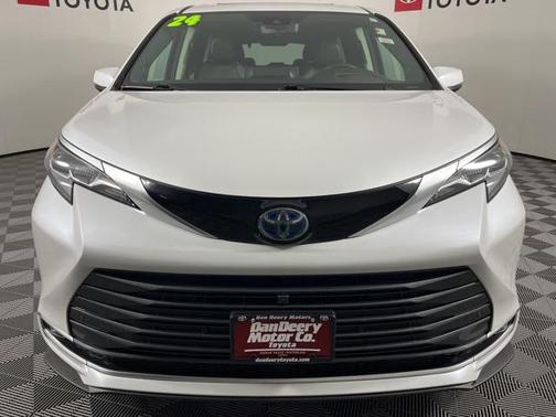 2024 Toyota Sienna Platinum 7 Passenger