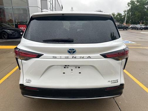 2024 Toyota Sienna Platinum 7 Passenger