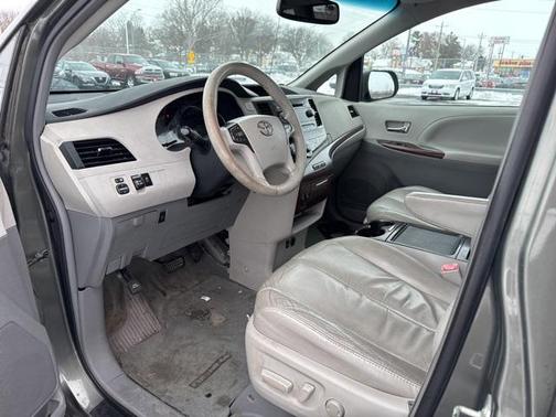 2012 Toyota Sienna XLE