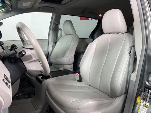 2012 Toyota Sienna XLE