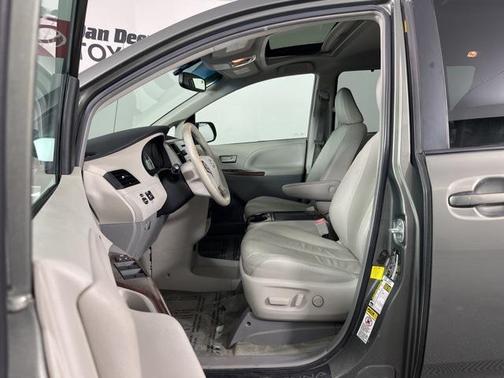 2012 Toyota Sienna XLE