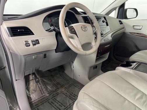2012 Toyota Sienna XLE