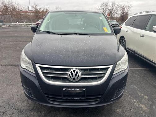 2010 Volkswagen Routan SE