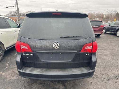 2010 Volkswagen Routan SE