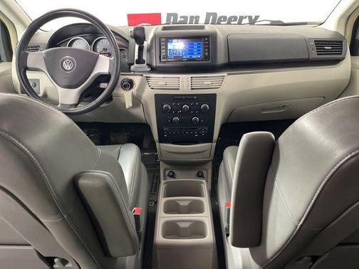 2010 Volkswagen Routan SE