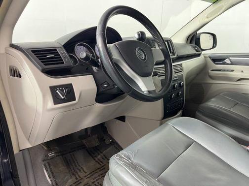 2010 Volkswagen Routan SE