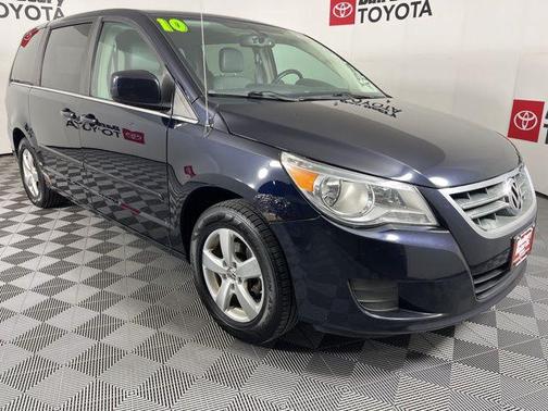 2010 Volkswagen Routan SE