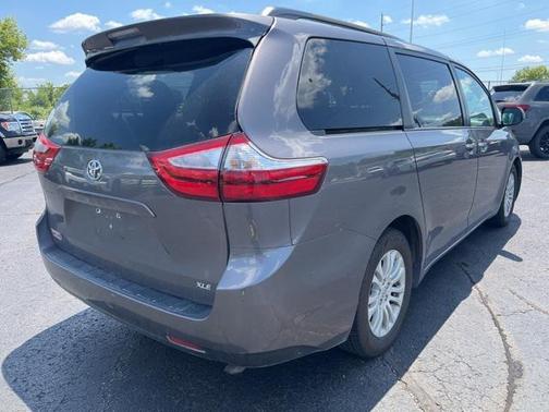 2016 Toyota Sienna XLE