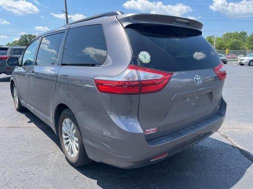 2016 Toyota Sienna XLE