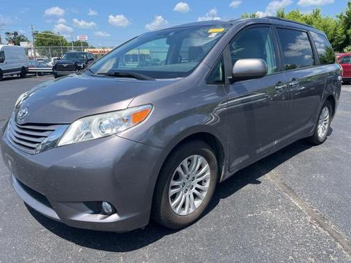 2016 Toyota Sienna XLE