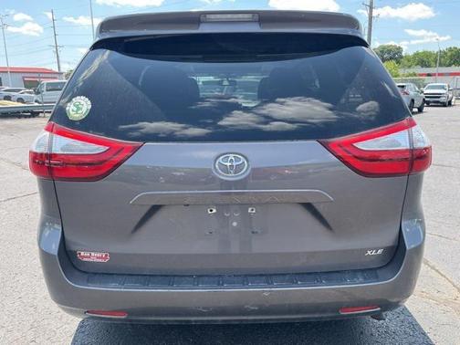 2016 Toyota Sienna XLE