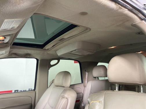 Olympic White 2004 Chevrolet Tahoe Z71