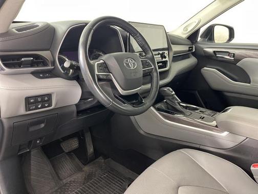 2022 Toyota Highlander Hybrid Limited