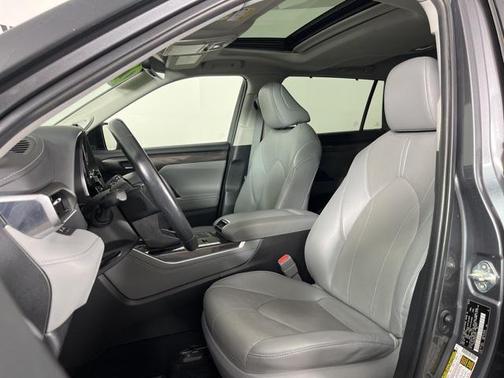 2022 Toyota Highlander Hybrid Limited