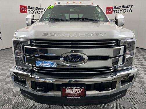 White Platinum Metallic Tri-Coat 2019 Ford F-350 Lariat