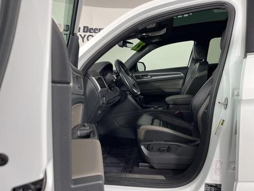 2022 Volkswagen Atlas Cross Sport 3.6L V6 SEL Premium R-Line