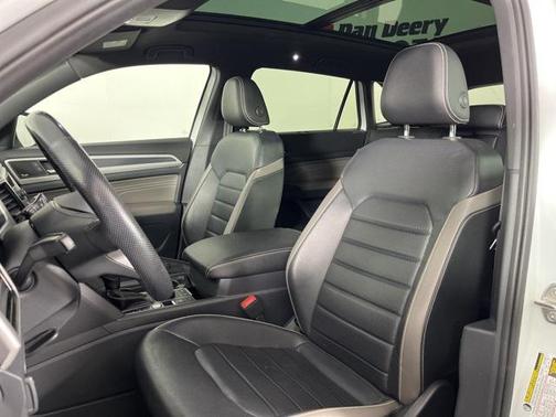 2022 Volkswagen Atlas Cross Sport 3.6L V6 SEL Premium R-Line