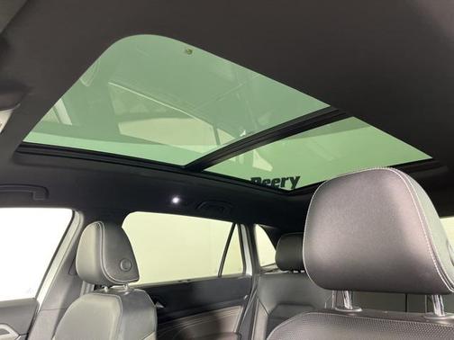 2022 Volkswagen Atlas Cross Sport 3.6L V6 SEL Premium R-Line