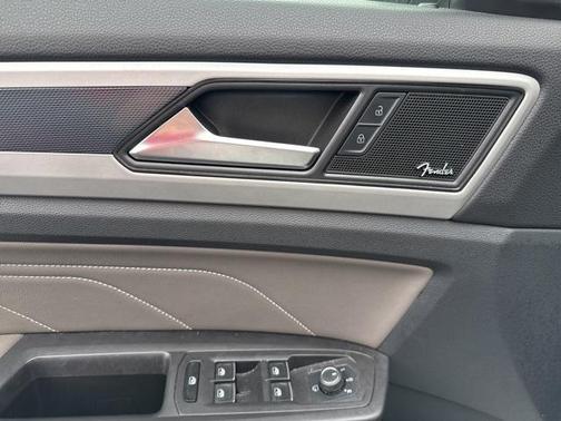 2022 Volkswagen Atlas Cross Sport 3.6L V6 SEL Premium R-Line