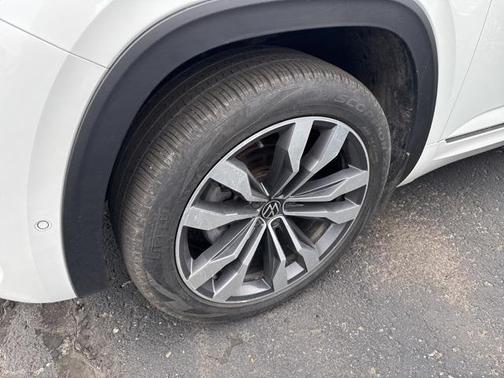 2022 Volkswagen Atlas Cross Sport 3.6L V6 SEL Premium R-Line