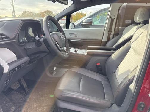 2024 Toyota Sienna XSE 7 Passenger