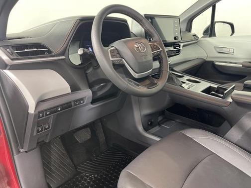 2024 Toyota Sienna XSE 7 Passenger