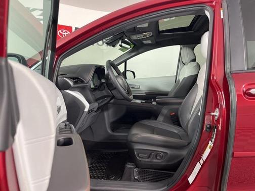 2024 Toyota Sienna XSE 7 Passenger