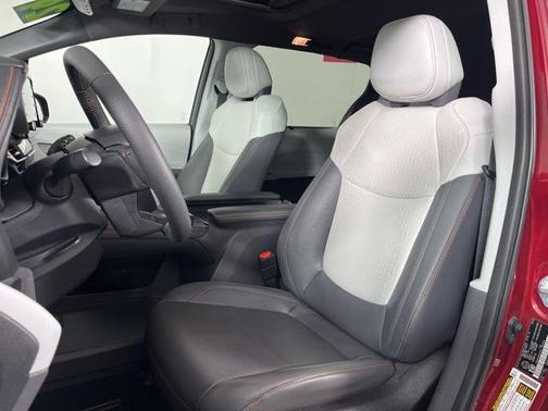 2024 Toyota Sienna XSE 7 Passenger