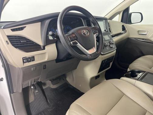 2020 Toyota Sienna XLE Premium