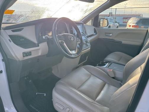 2020 Toyota Sienna XLE Premium
