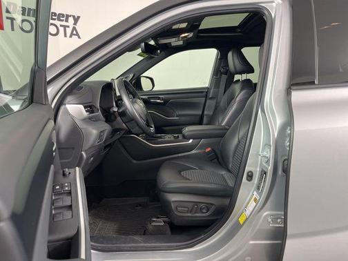 2025 Toyota Highlander XSE