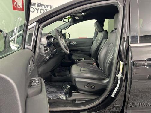 2025 Chrysler Pacifica L