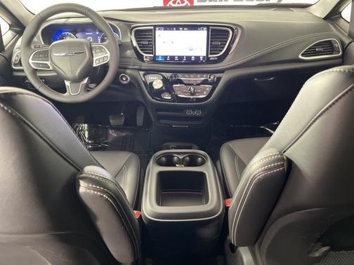 2025 Chrysler Pacifica L