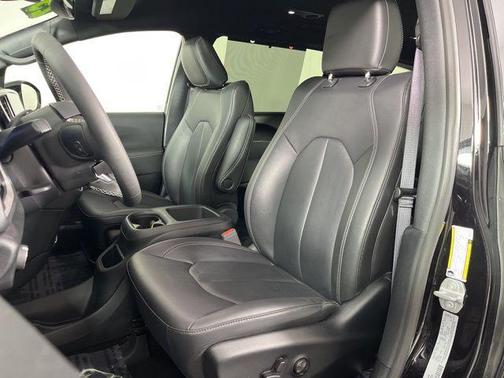 2025 Chrysler Pacifica L