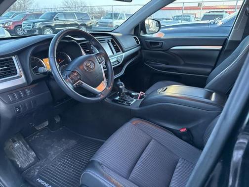 2016 Toyota Highlander LE