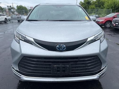 2022 Toyota Sienna XLE
